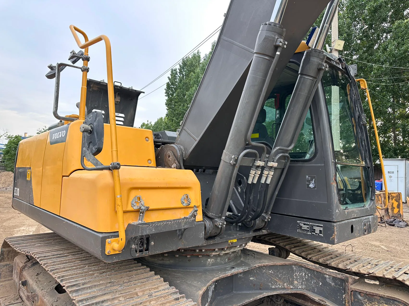 2020 used Volvo EC210D excavator - view 3