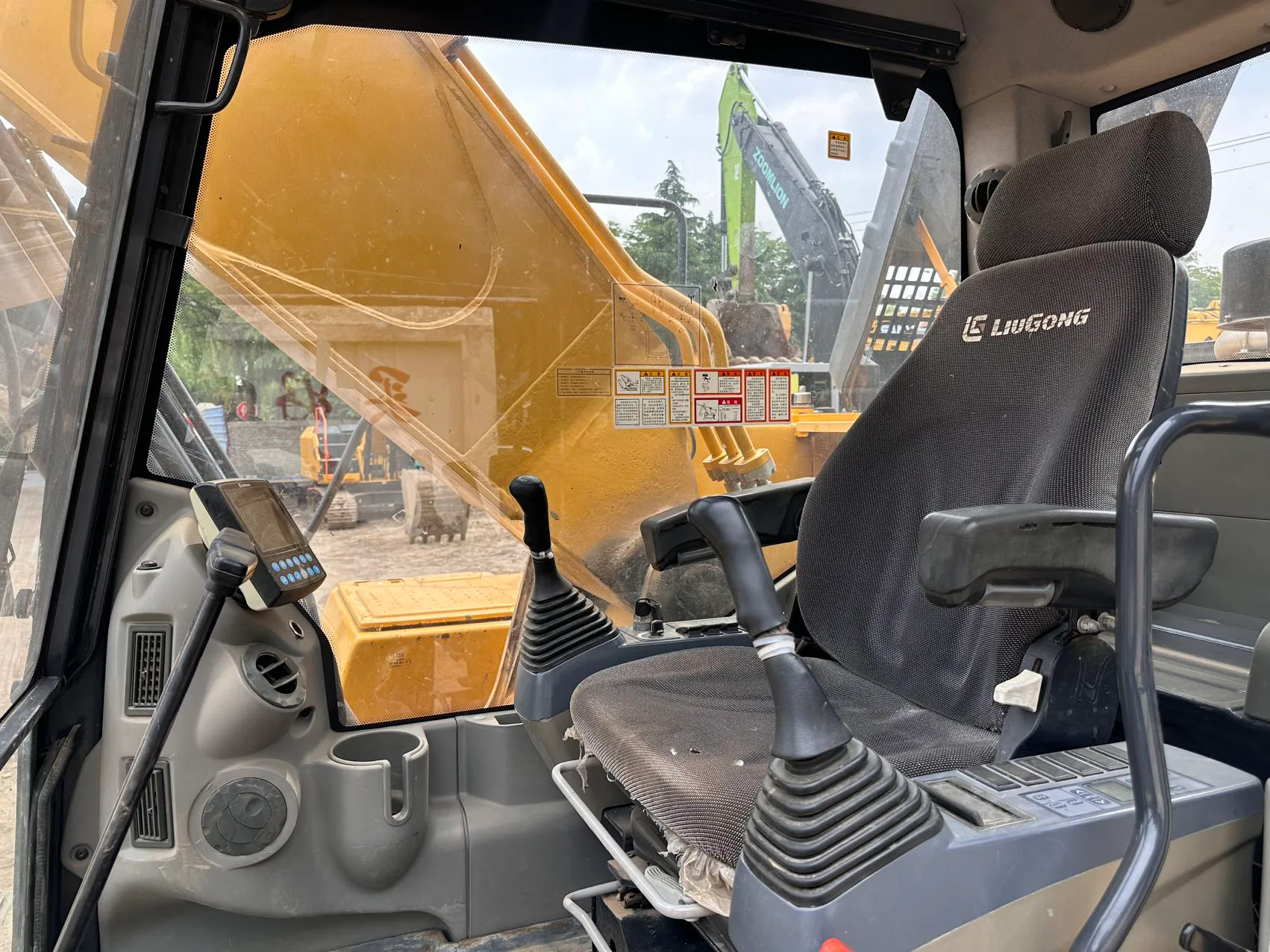 2021 used LiuGong 922E excavator - view 15