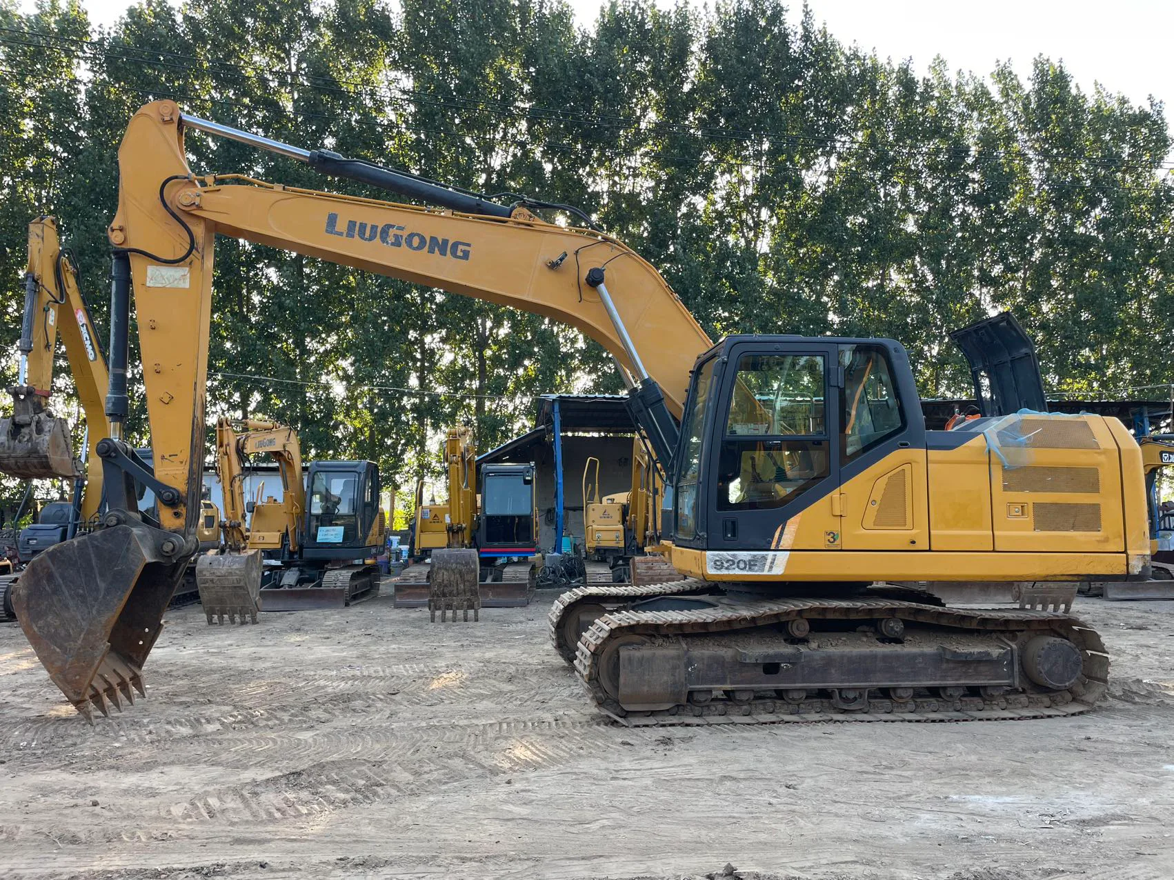 2022 used LiuGong 920F excavator - view 1
