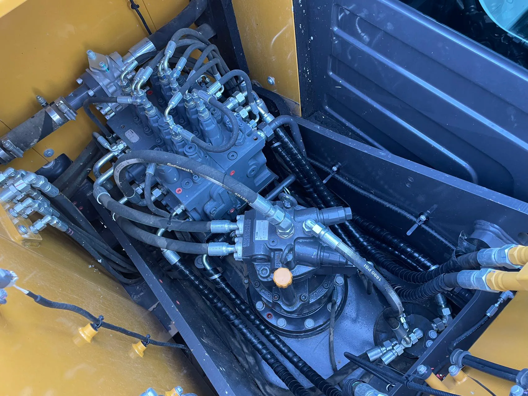2025 used XCMG 135 excavator - view 11
