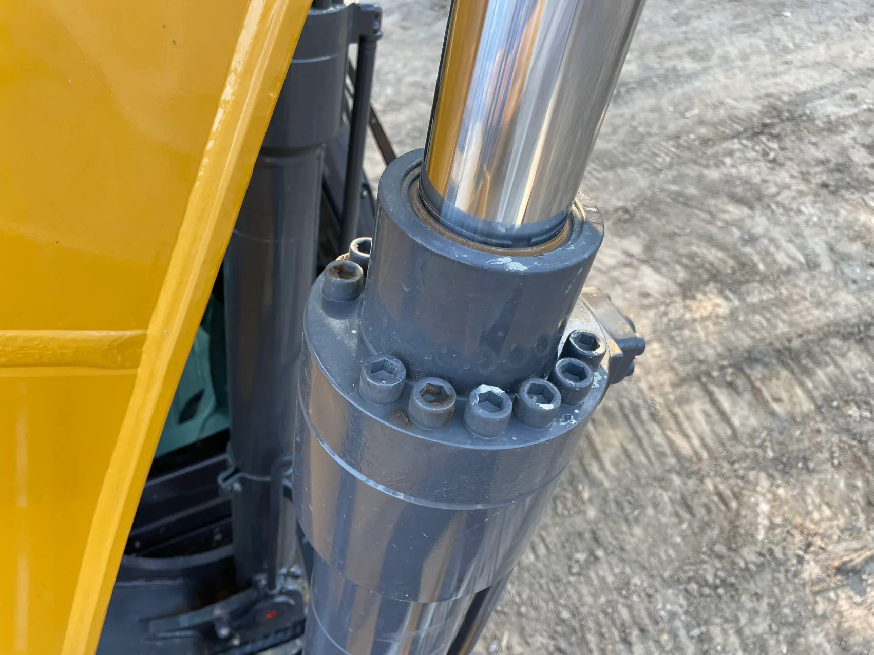 2025 used XCMG 135 excavator - view 14