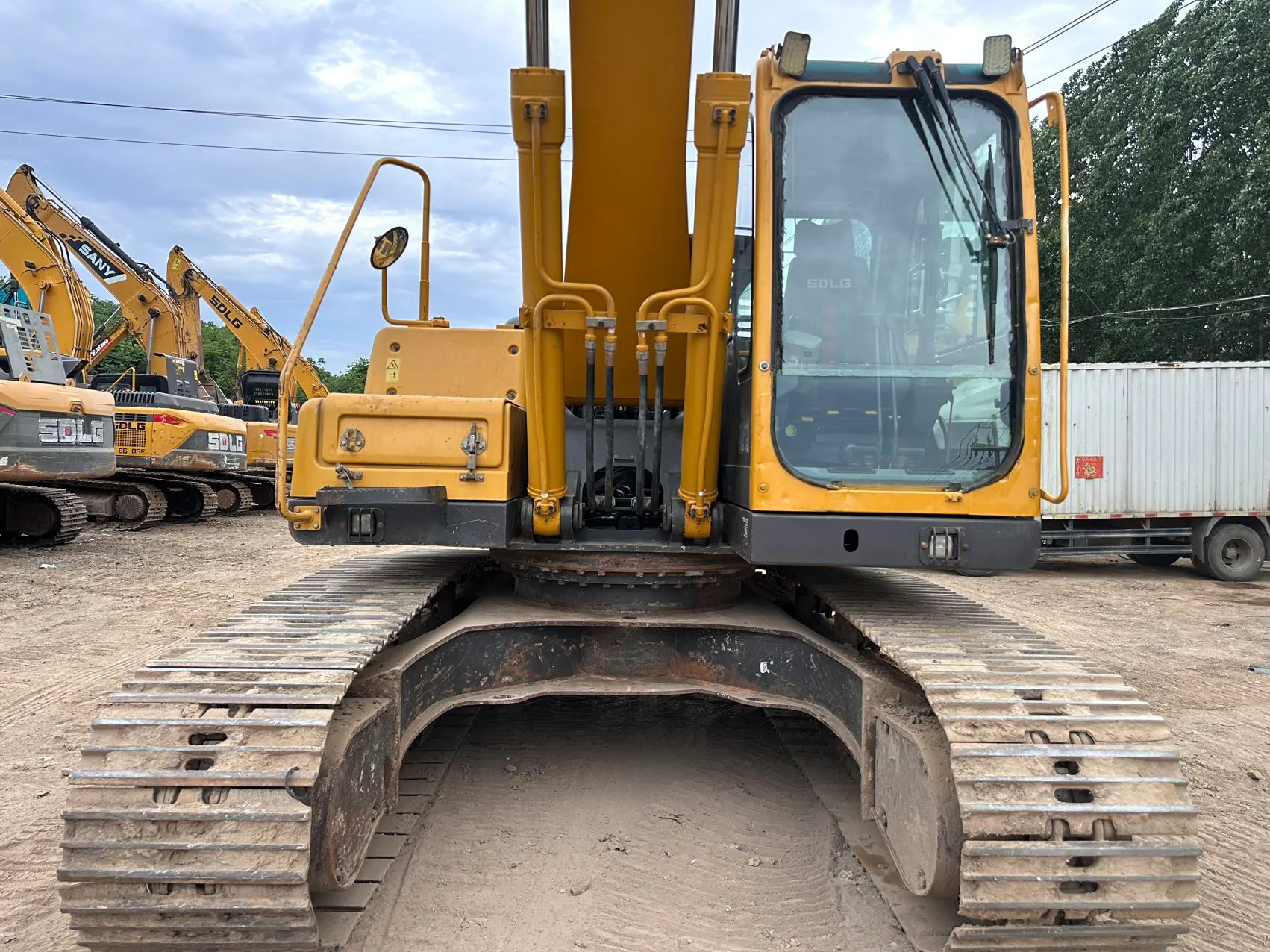 2017 used SDLG 210 excavator - view 3