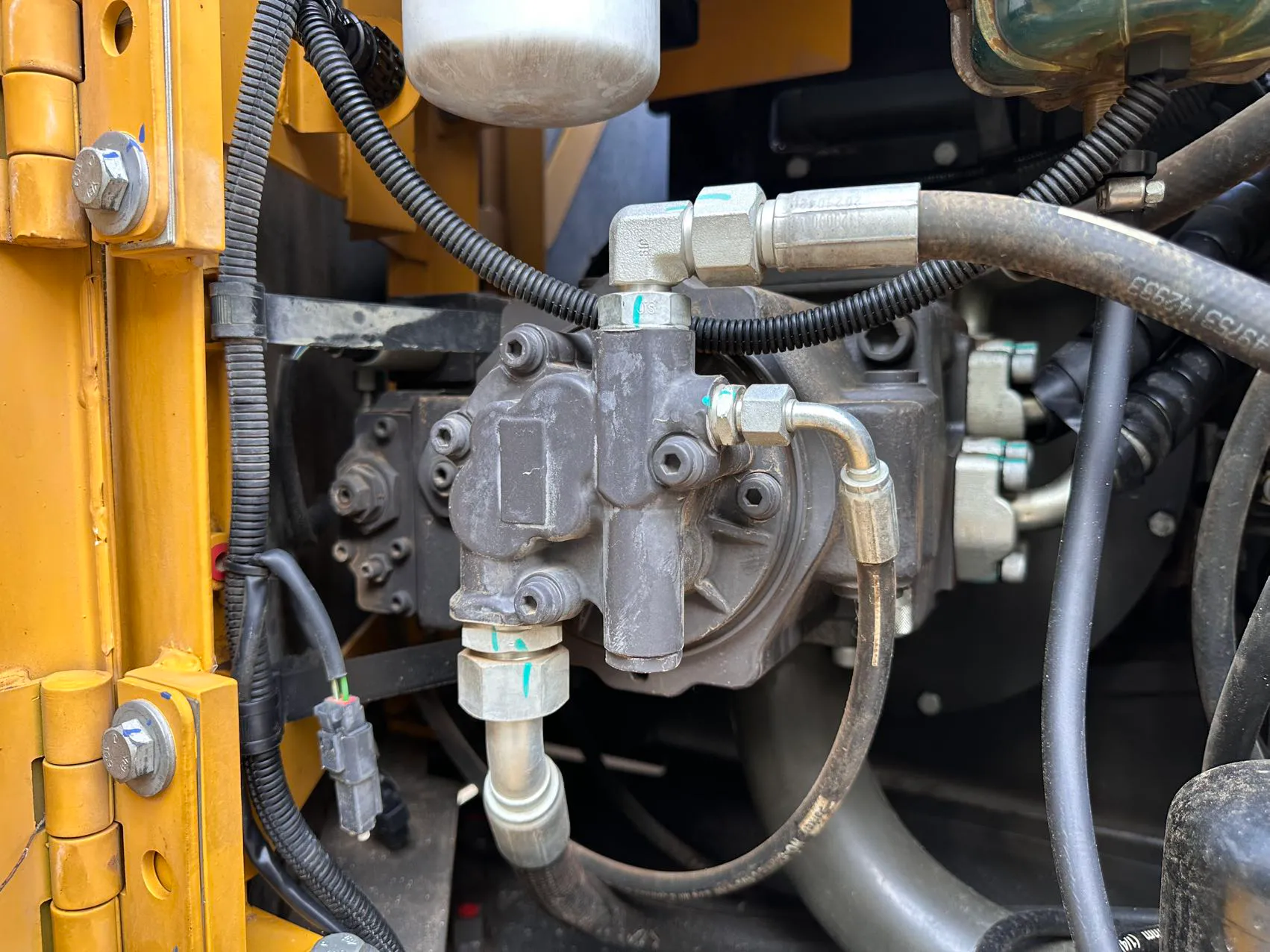 2021 used SDLG 135 excavator - view 8