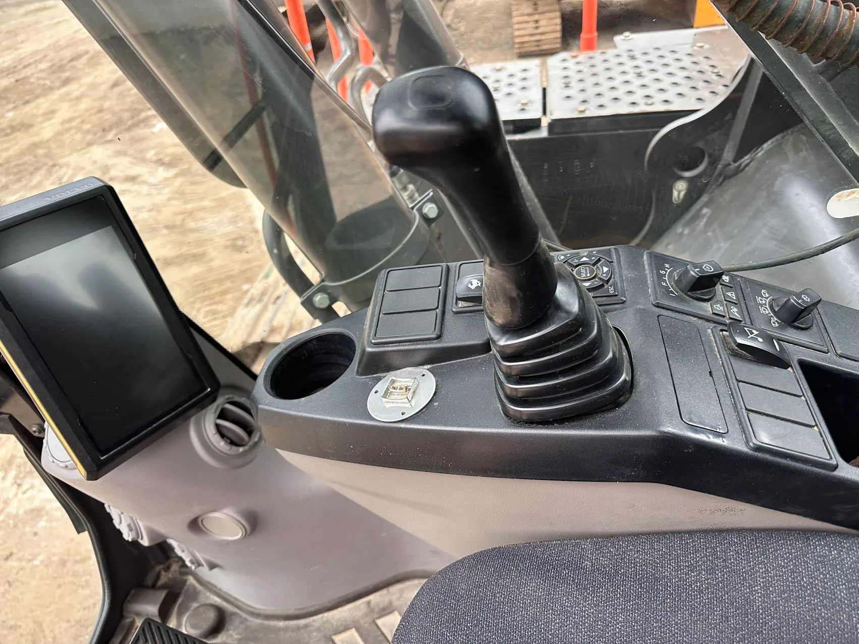 2022 used Volvo EC240 excavator - view 14