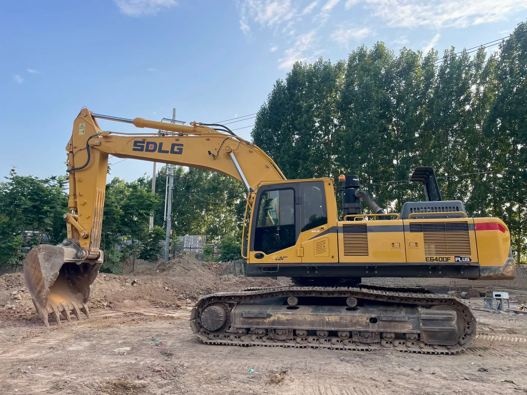 2022 used SDLG 360 Plus excavator - view 2