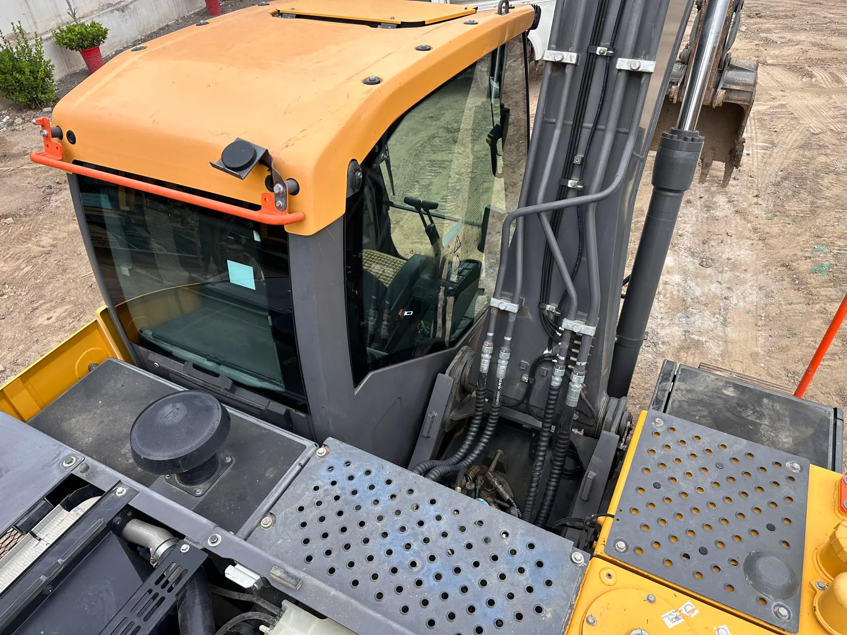 2023 used Volvo EC200 excavator - view 14