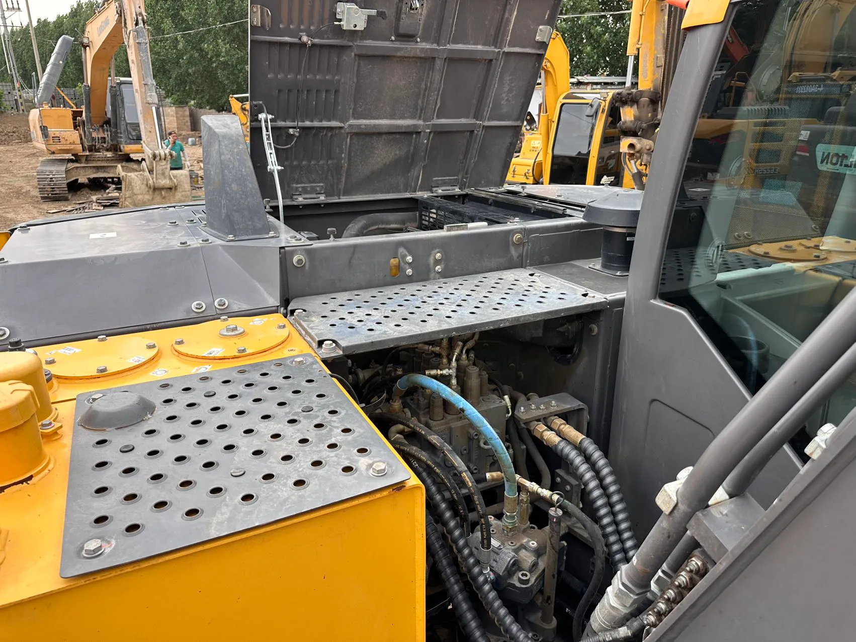 2023 used Volvo EC200 excavator - view 15